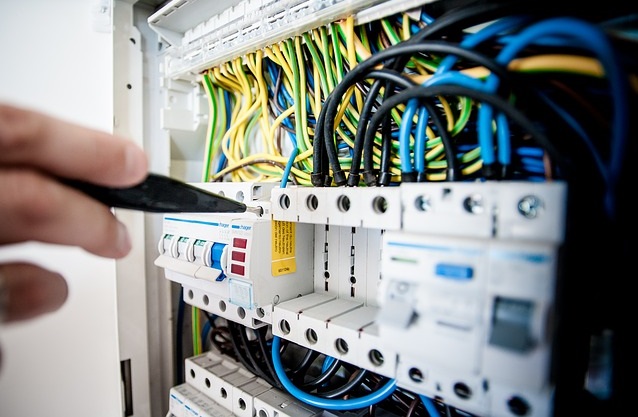 commercial electrical electrician